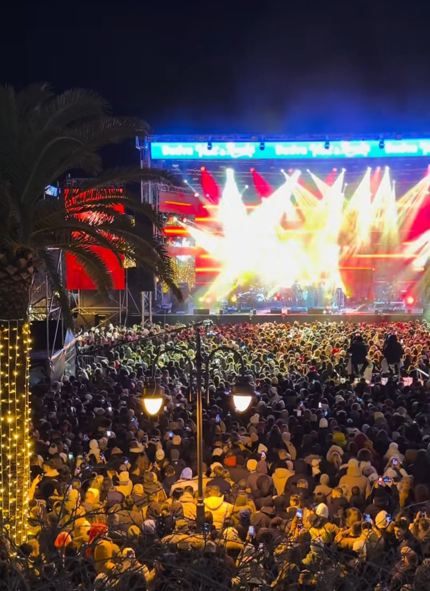 Sinoć puni trgovi u Budvi, Podgorici, Herceg Novom...