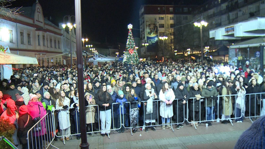 Građani Brčkog uz muzički program dočekali 2026.