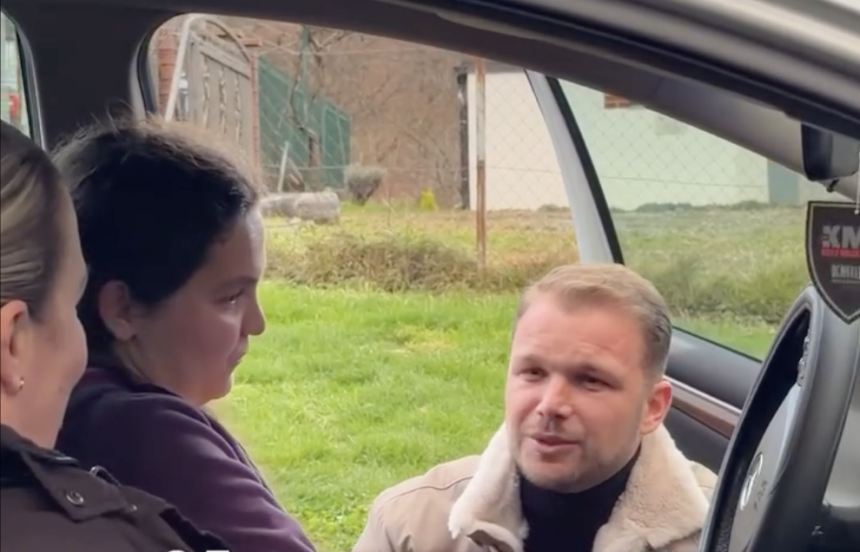 Stanivuković poklonio automobil djevojci koja je doživjela udes (VIDEO)