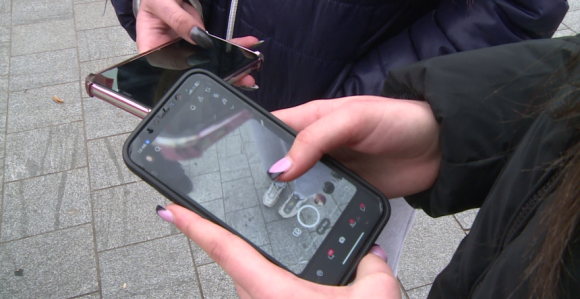 Kad život postane “content”: Zašto nas mreže čine nesrećnijim