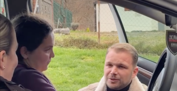 Stanivuković poklonio automobil djevojci koja je doživjela udes (VIDEO)