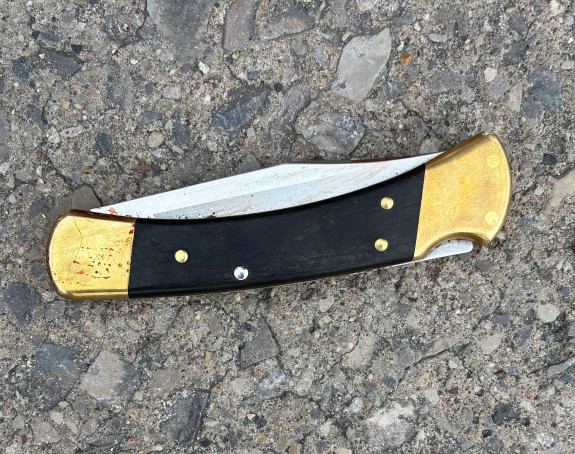 Покушао да убије бившу дјевојку, избо њеног колегу