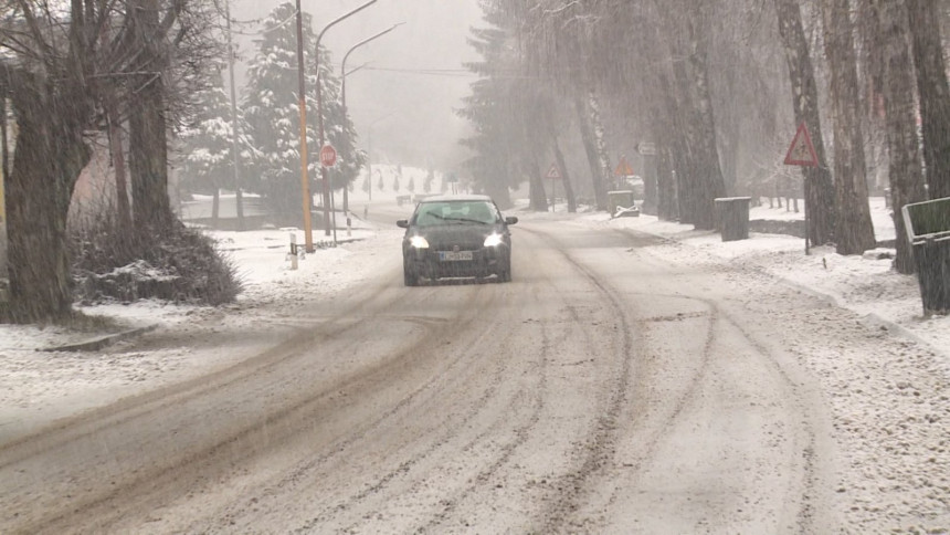Snijeg u Prijedoru otežao odvijanje saobraćaja