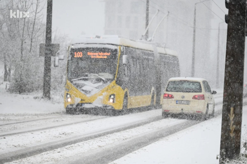 Snijeg pada širom BiH: Očekuje se nastavak padavina