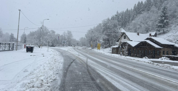 Саобраћај за шлепере обустављен преко превоја Хан поглед