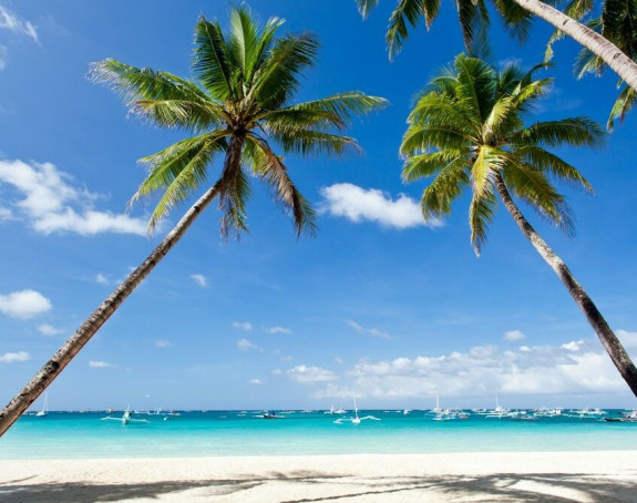 Обустављени летови, хиљаде туриста остало на Карибима