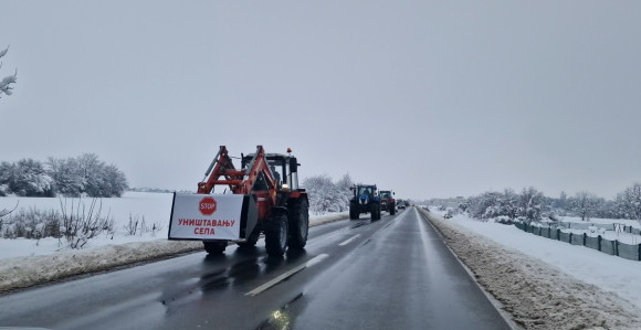 Mljekari u Semberiji u mirnoj protestnoj šetnji (VIDEO)