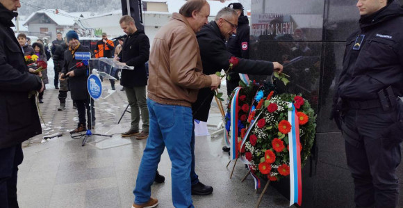 Parastos u Kravici povodom 33 godine od zločina nad Srbima