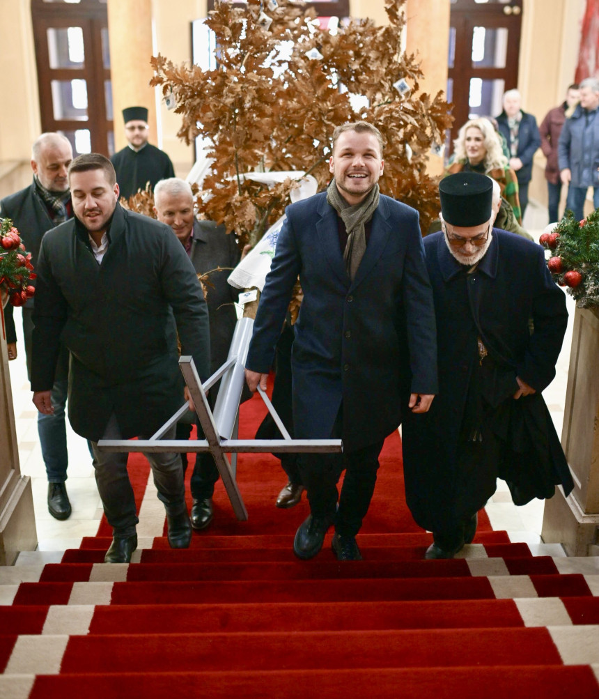 Gradonačelnik badnjak unio i u banjalučku upravu