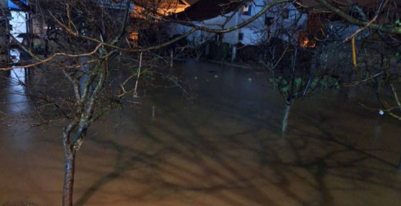 Алармантно стање: Излила се Неретва код Коњица