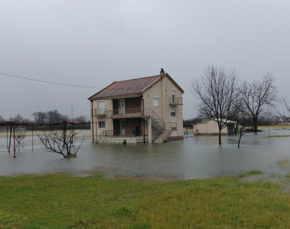 Crna Gora: Izlile se rijeke, u opasnosti naselja