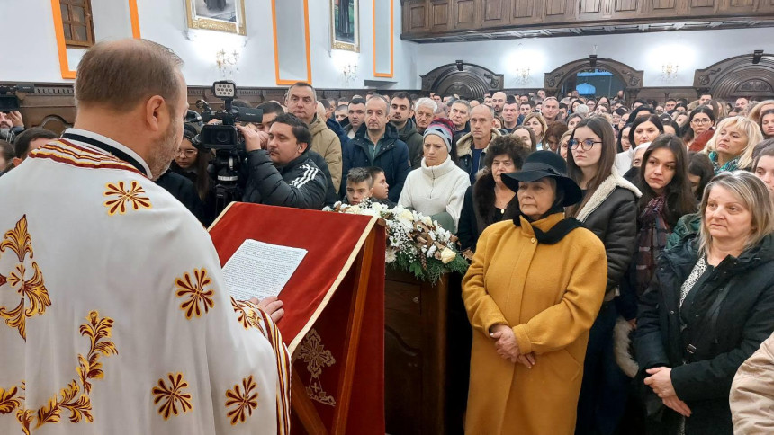 Božićno okupljanje u crkvi i porodici najveća radost,