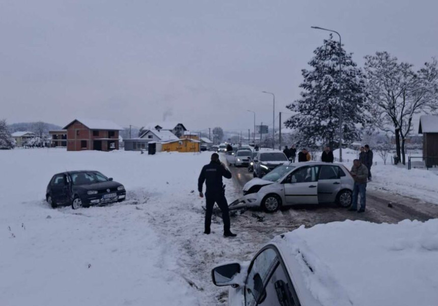 Тежак удес два аутомобила, има повријеђених