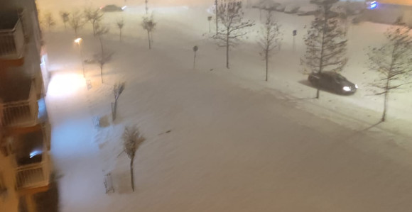 Zima se ne šali: Snijeg zapadao, putevi neočišćeni