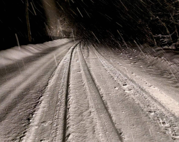 Neprohodni putevi, sela uglavnom bez struje