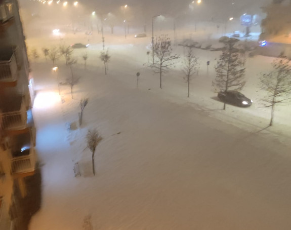 Zima se ne šali: Snijeg zapadao, putevi neočišćeni