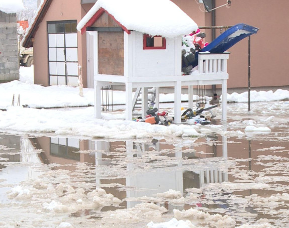Drina se izlila iz korita: U zvorničkom naselju Terminal poplavljena tri stambena objekta