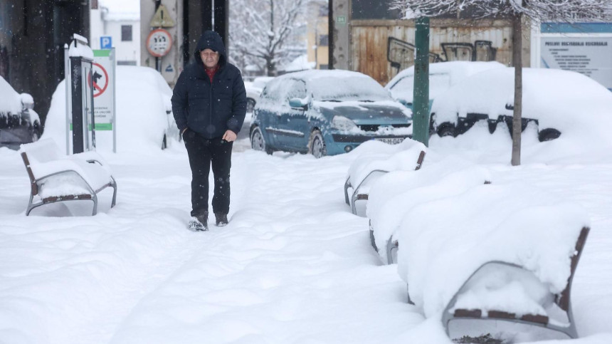 Sarajevo već peti dan u kolapsu zbog velikog snijega