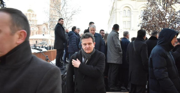 Zbog lažnog predstavljanja i zloupotrebe institucija, delegacija SDS-a napustila skup na kome je govorio Dodik