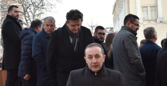 Није примјерено да се обраћа човјек који је ратни дезертер!