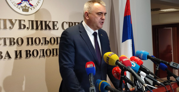 Borcima 1 KM, direktorima javnih preduzeća 500 KM