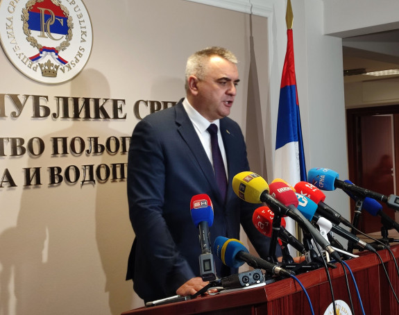 Borcima 1 KM, direktorima javnih preduzeća 500 KM