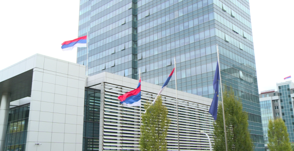 Vlada ne pita koliko košta samo da nađe kreditore