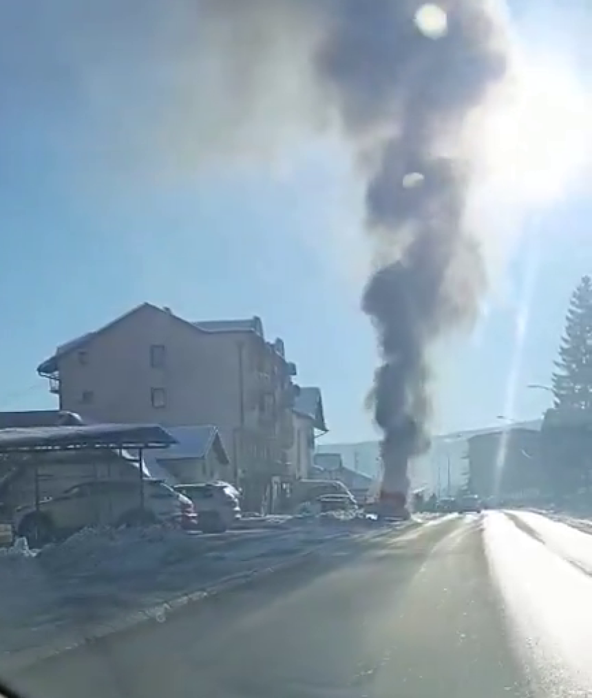 Automobil gori u Banjaluci (VIDEO)