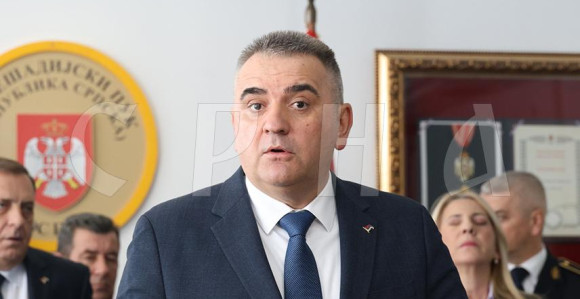 Nije šija nego vrat: Direktorske plate sa tri skočile na 3,5 hiljade KM