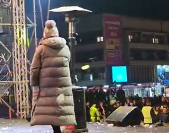 Haos na koncertu: Anu Bekutu gađali grudvama u Čačku