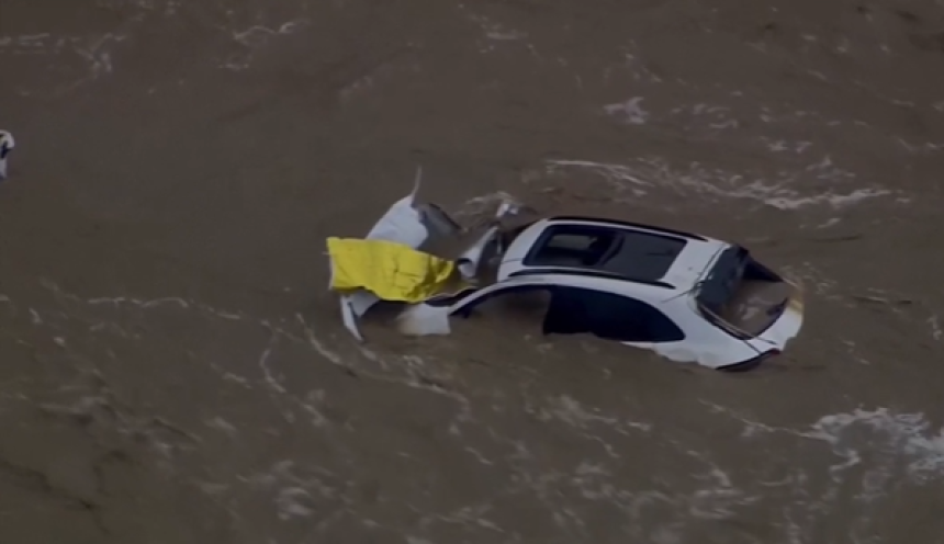 Oluja zahvatila Australiju, voda nosi sve pred sobom