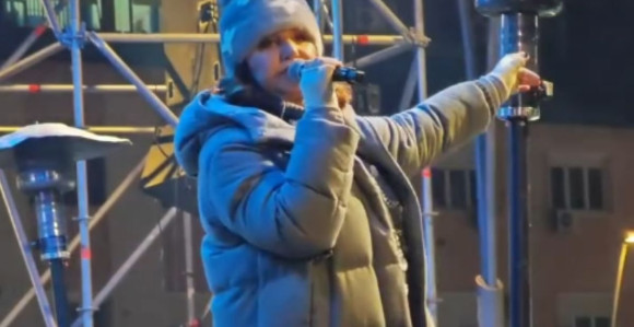 Osumnjičeno šest osoba - grudvama gađali Anu Bekutu