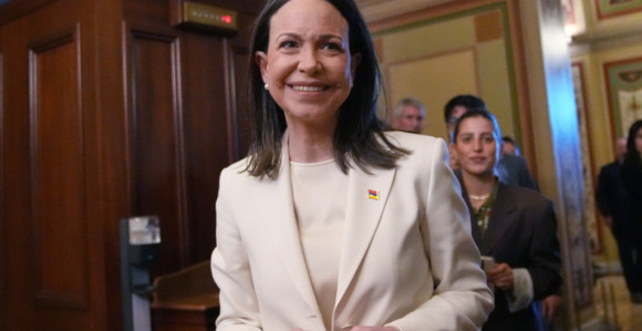 Mačado uručila Trampu Nobelovu nagradu za mir