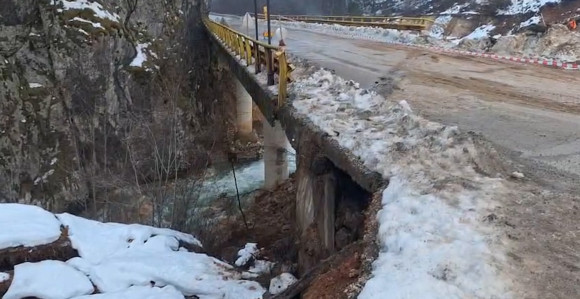 Klizište pokrenulo veliki odron na putu Foča-Sarajevo FOTO