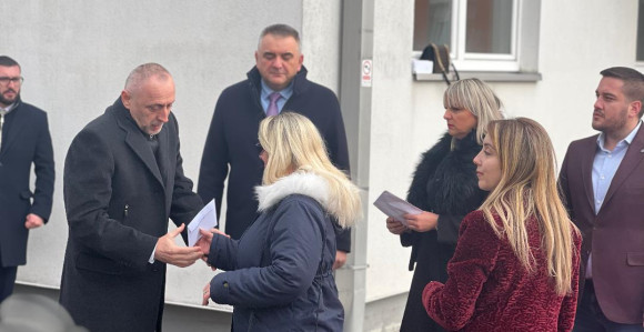 Banjaluka: Uručeni ključevi porodicama poginulih boraca i RVI