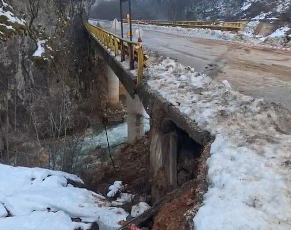 Klizište pokrenulo veliki odron na putu Foča-Sarajevo FOTO