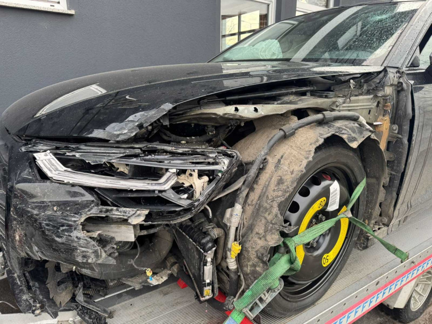 "Opomena ili... Ko se i zašto zakucao u auto Vlade Đajića?"