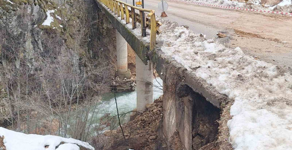Klizište ugrožava bezbjednost na putnim pravcima