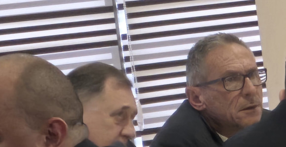 Dodik savjetuje Ostojića pred početak skupštine