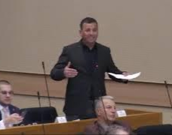 Вукановић упитао Цвијановићеву има ли добровољце за узимање Гренланда