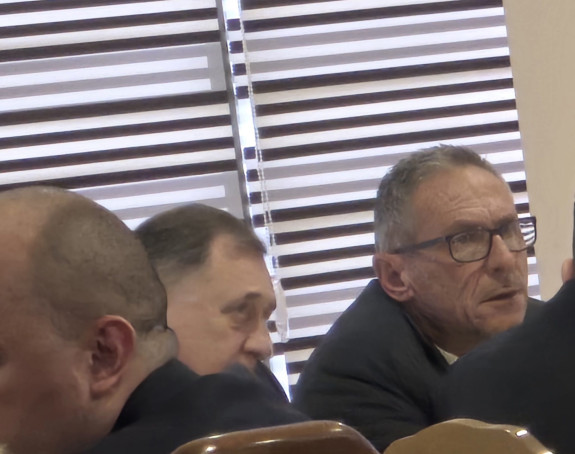 Додик савјетује Остојића пред почетак скупштине