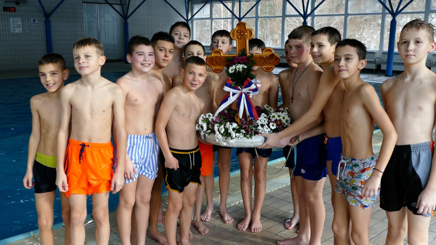 Вишеград: Малишани „Бамби сокола" пливали за крст часни