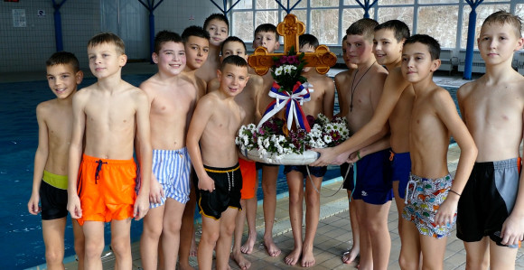 Višegrad: Mališani „Bambi sokola" plivali za krst časni