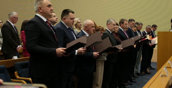 Upitni ustavnost i kredibilitet i druge Minićeve Vlade