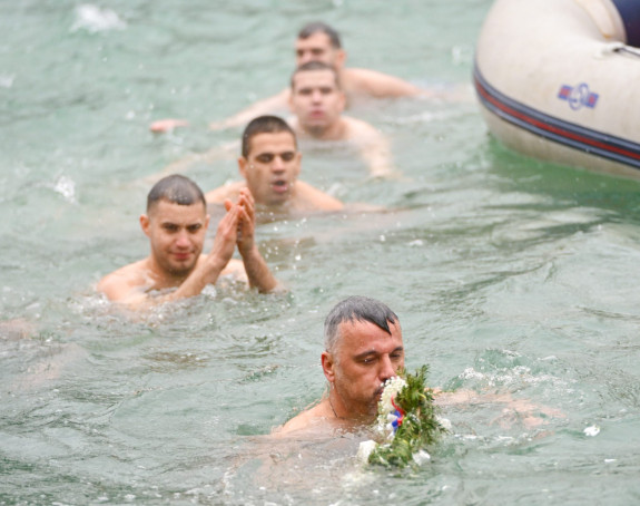 Od 33 učesnika do krsta prvi doplivao Dalibor Kajiš