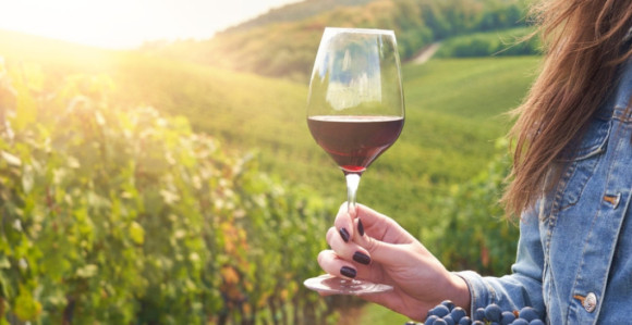 Amerika uvodi carine od 200 odsto na francuska vina