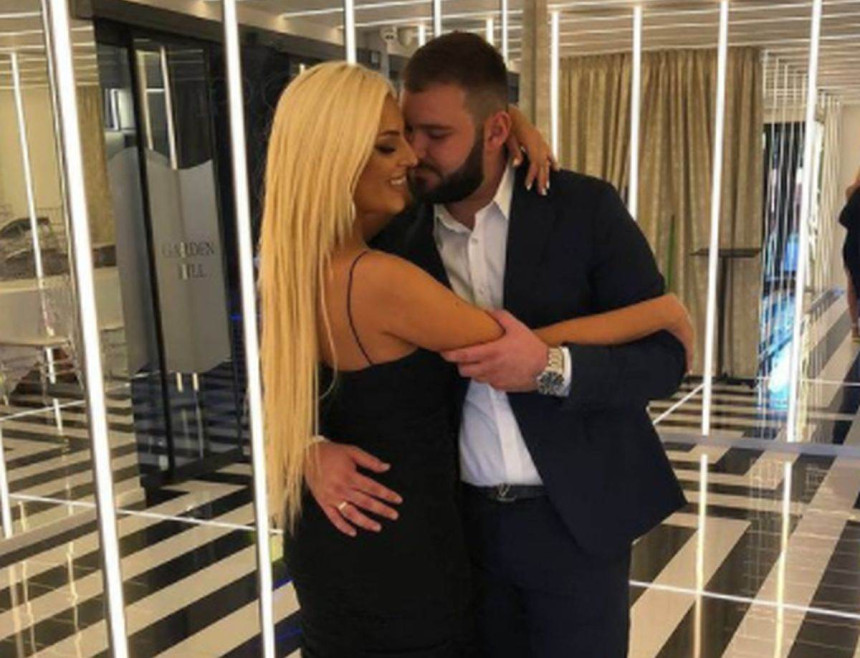 Pjevač se nakon razvoda preselio kod nove djevojke