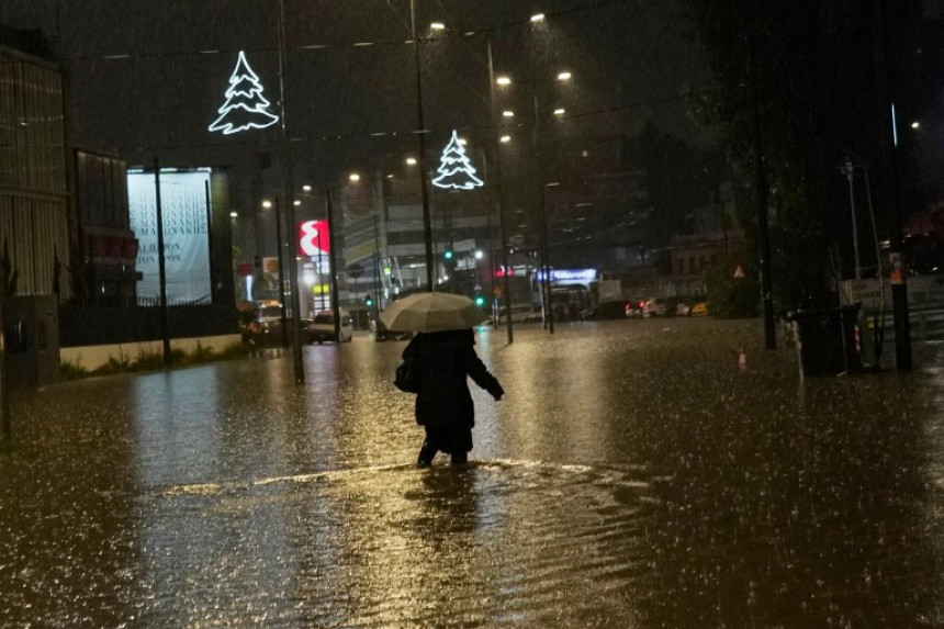 Стравично невријеме погодило Грчку, страдала жена