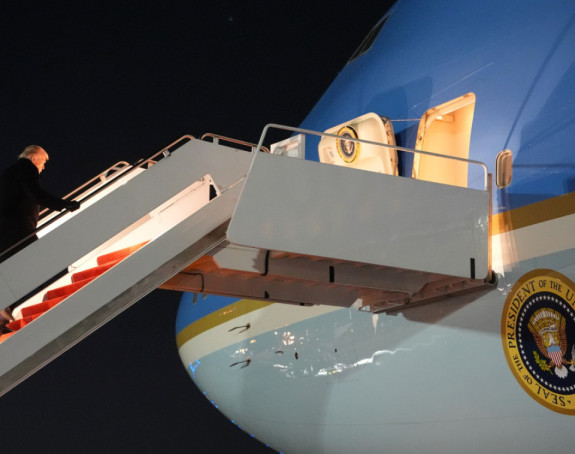 Predsjednički avion sa Trampom za Davos vratio se u Merilend