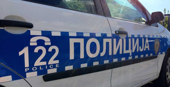 Четири лица повријеђена у судару два возила